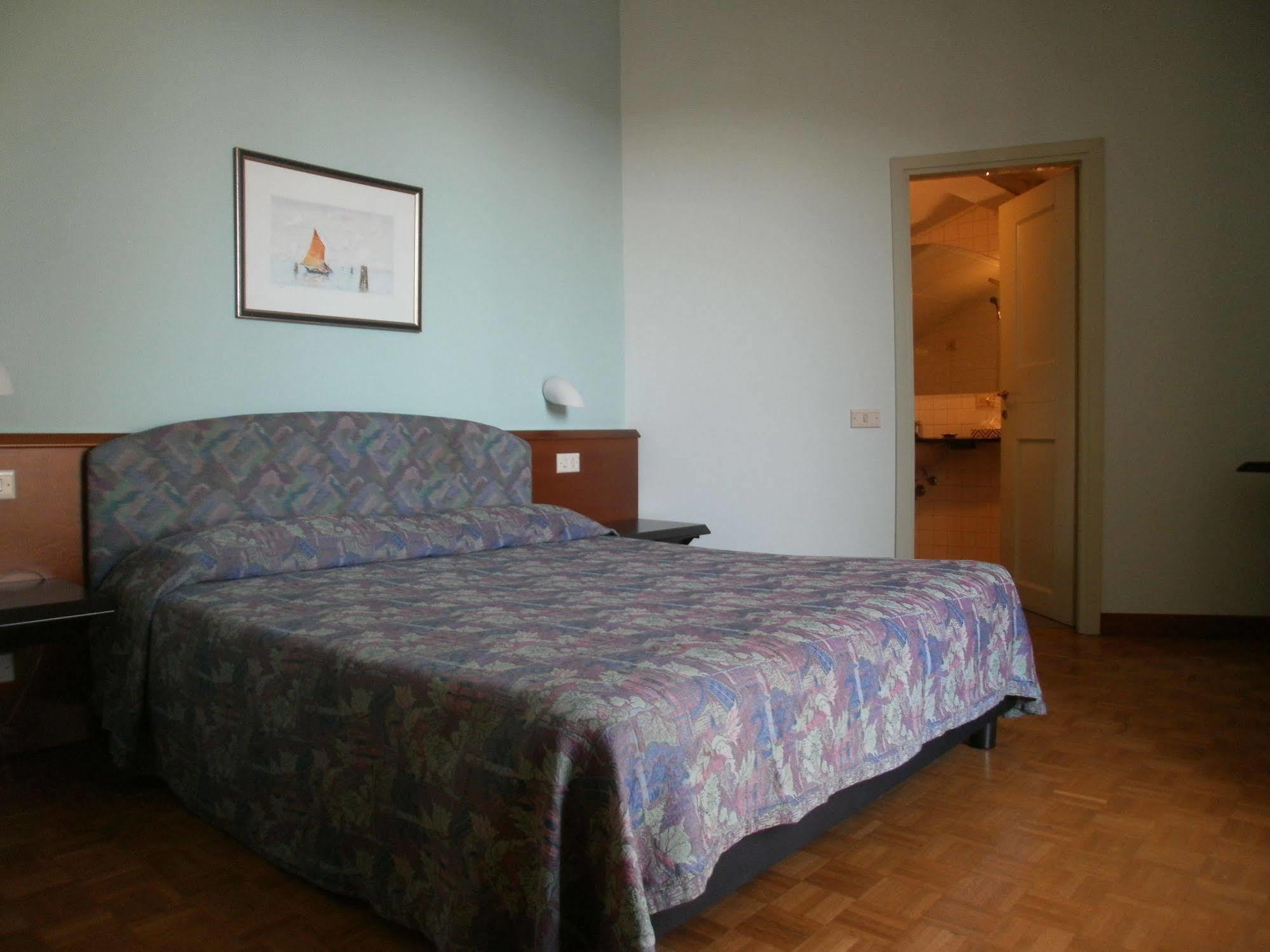 Albergo Villa & Roma Pallazzolo sullʼOglio المظهر الخارجي الصورة